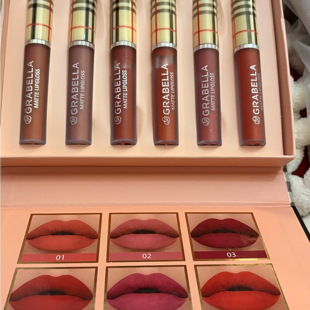 Grabella Lipstick Collection - Bold Red and Pink Tones - Picture 3 of 4